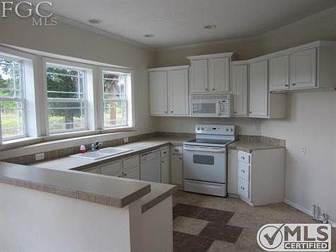 4th image of 2300 Queen Dr