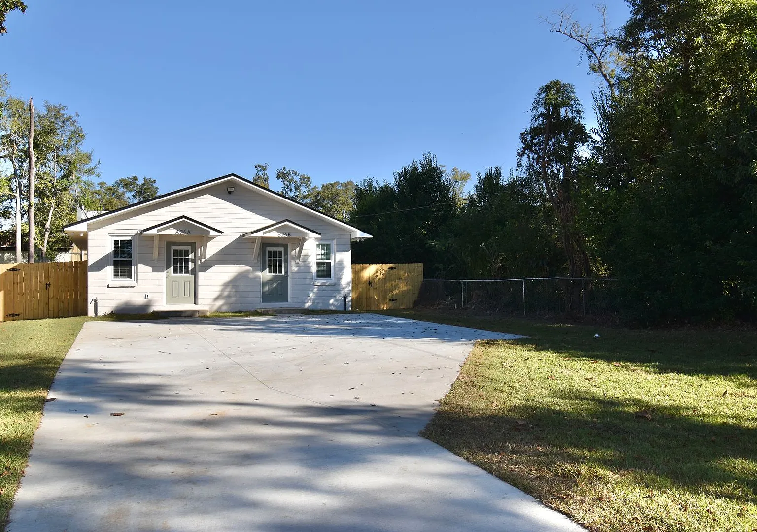 Renovated 1/1 Close to FSU Campus — Photo 1