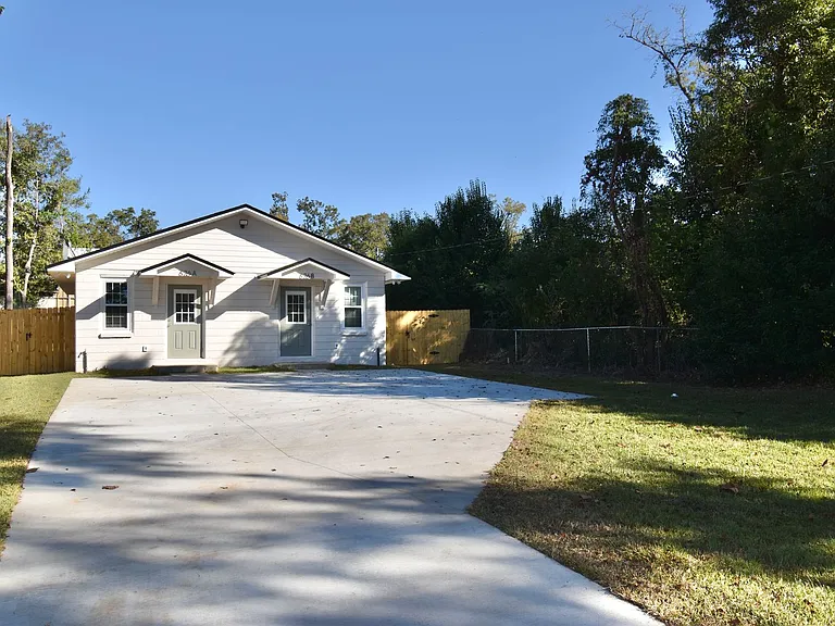 626 W Georgia St — Photo 1
