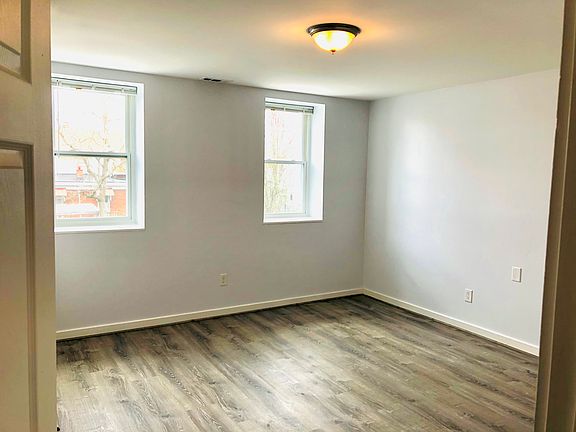 5th image of 2000 Elm Ave #7
