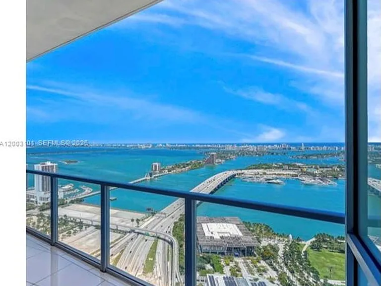1100 Biscayne Blvd #4803 — Photo 1