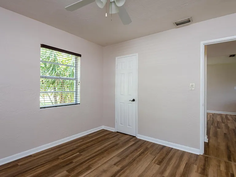 4227 W Bay View Ave — Photo 5