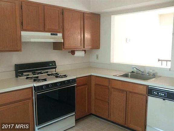 4th image of 741 Arbor Ct