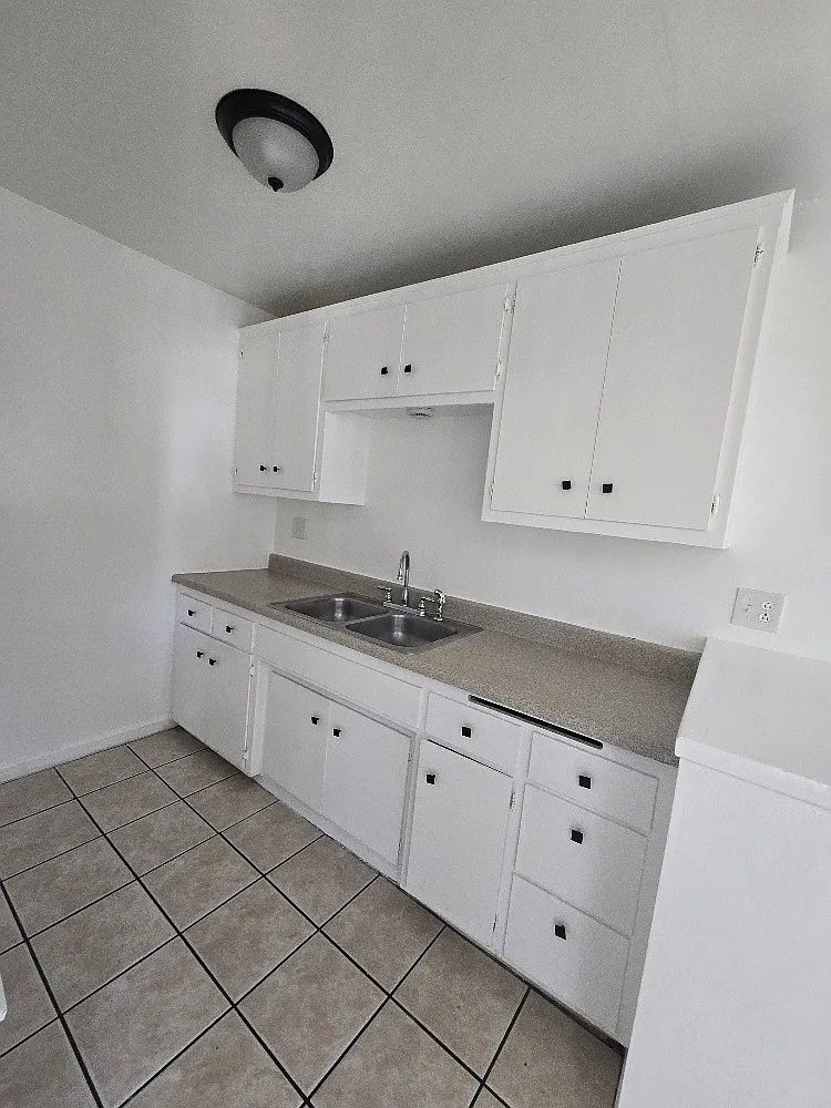 2 bed, 950 sqft, $2,150 — Photo 3