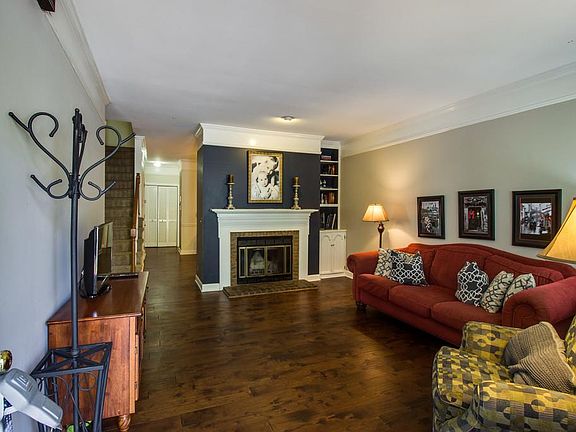 4th image of 1223 Carriage Park Dr