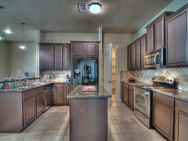 3505 Jackson St — Photo 11