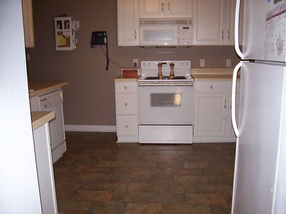 Kichen (11'6" x 10' 6")