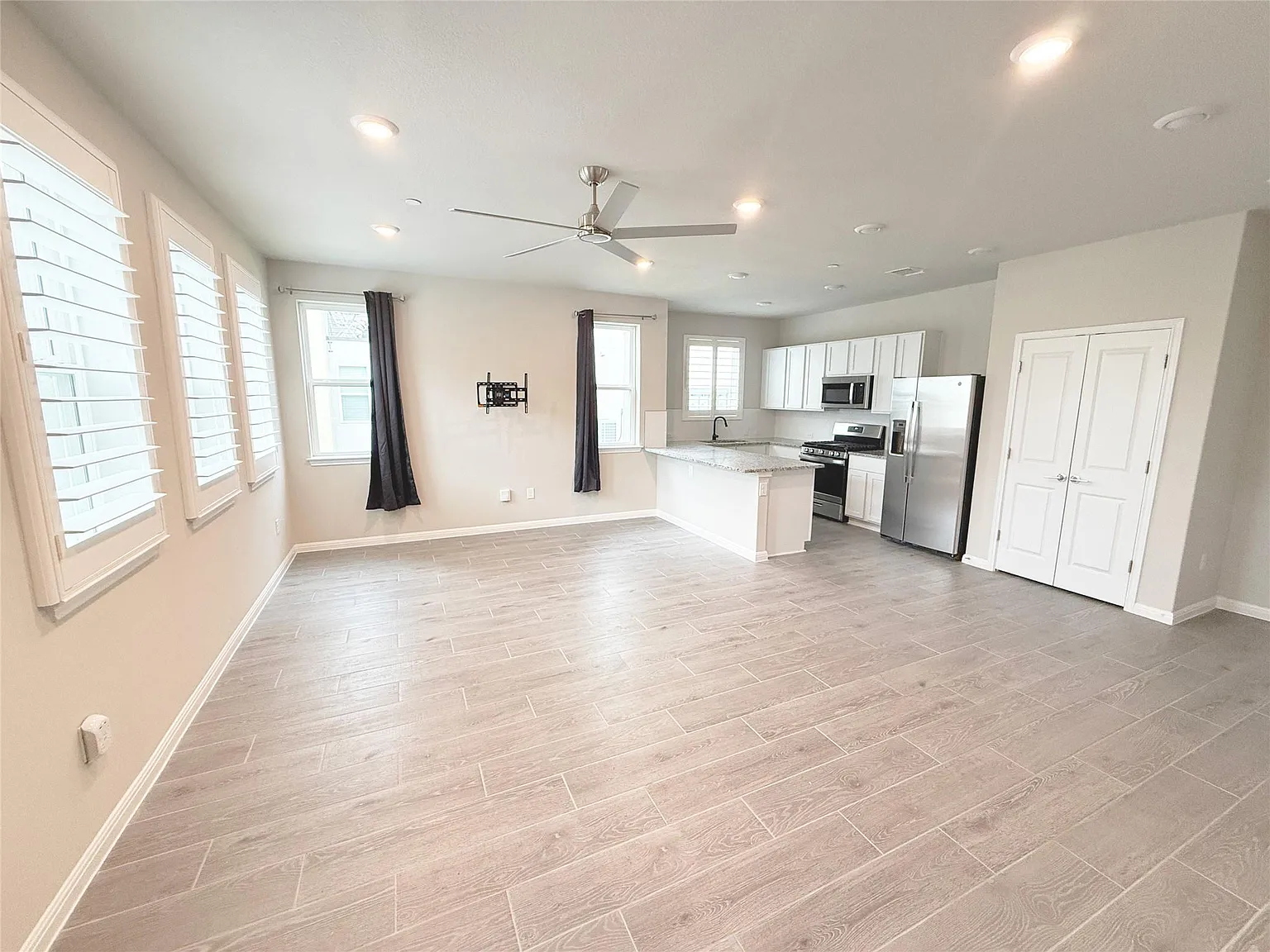 3 bed, 2.5 bath, 1493 sqft, $2,250 — Photo 3