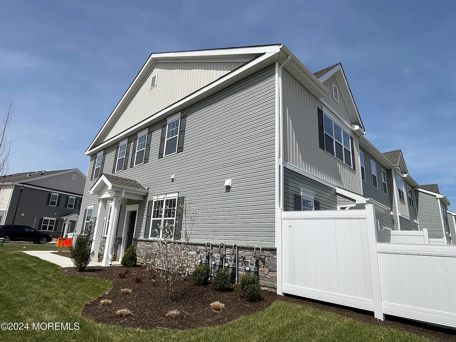 3 bed, 2.5 bath, 1842 sqft, $4,400 — Photo 1