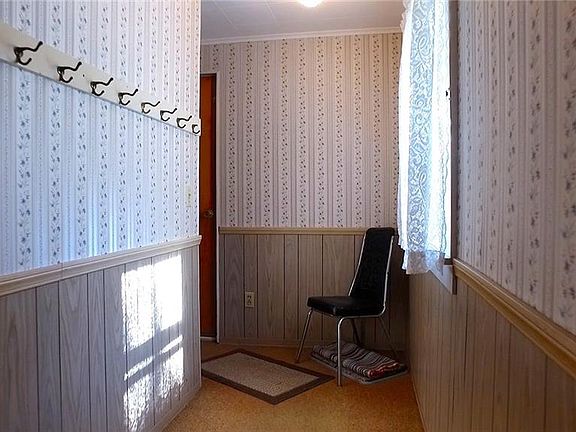 4th image of 321 Parkdale Ave