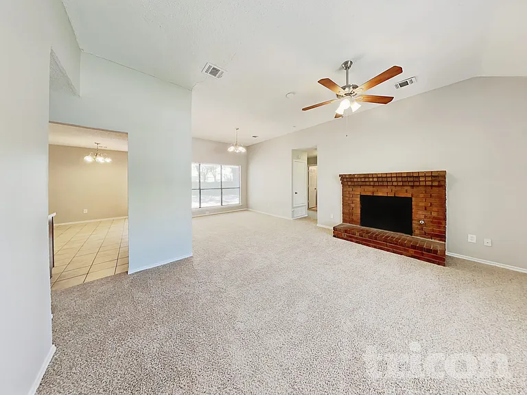 8002 Meadowlark Ln — Photo 3