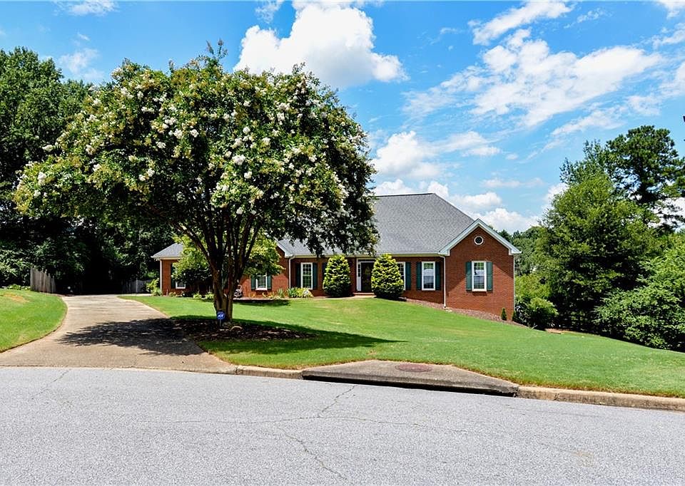 1st image of 1090 Saddle Lake Ct