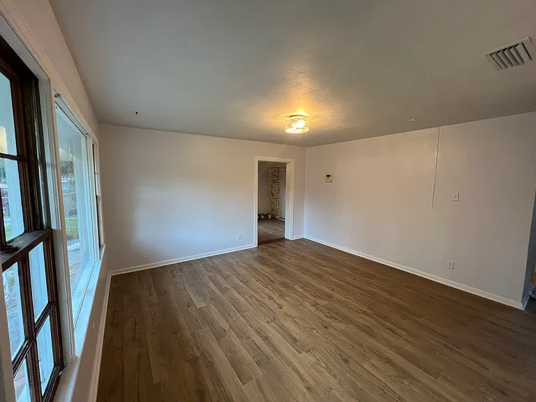 3052 Kendale Dr — Photo 4