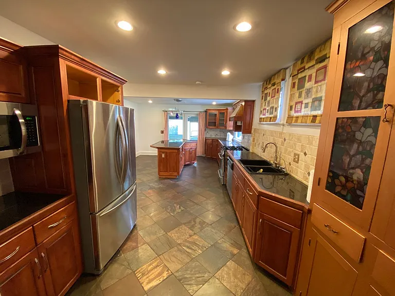 60 Smith Pl — Photo 16