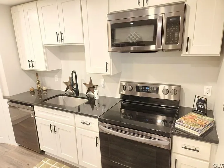 430 E Garrison St — Photo 1
