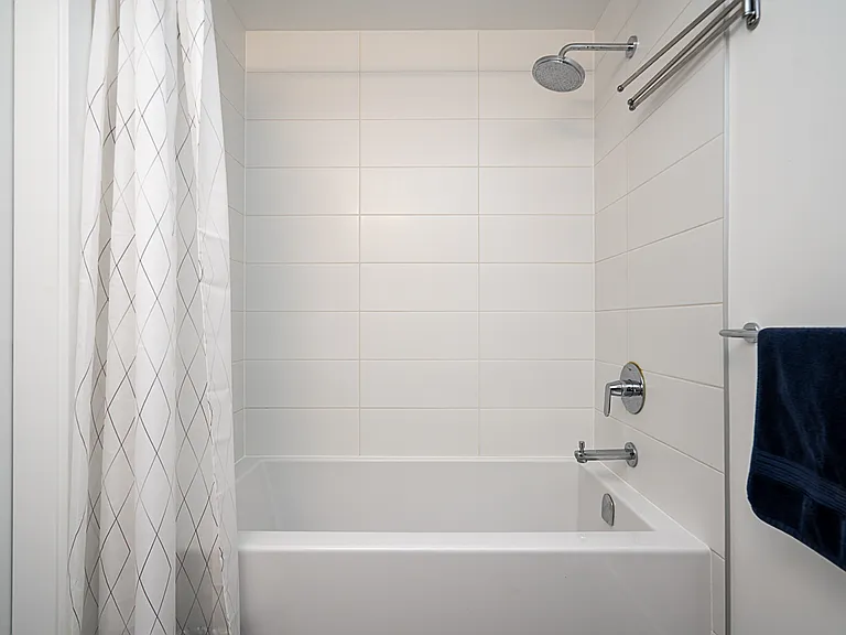2435 Kingsway #608 — Photo 16