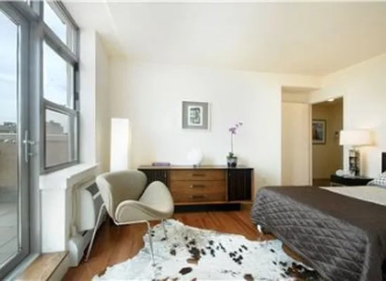 Sold by Warburg | media 25