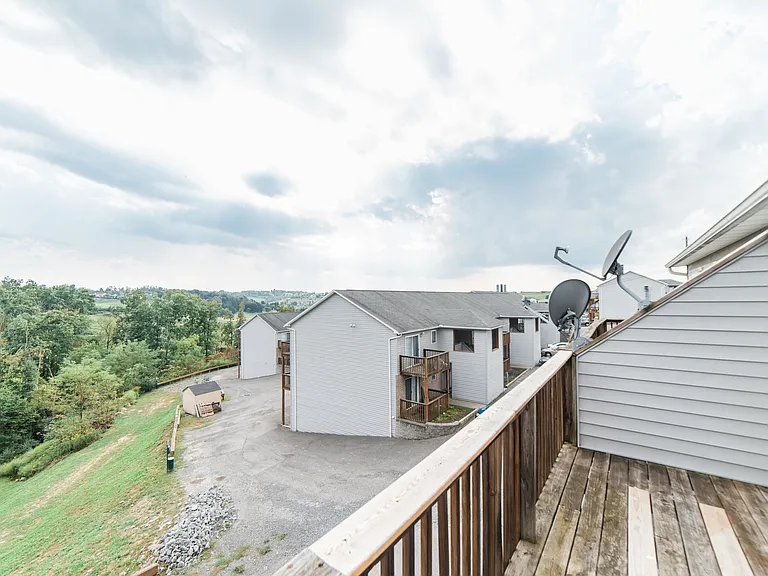 Pinnacle Heights Apartments — Photo 15