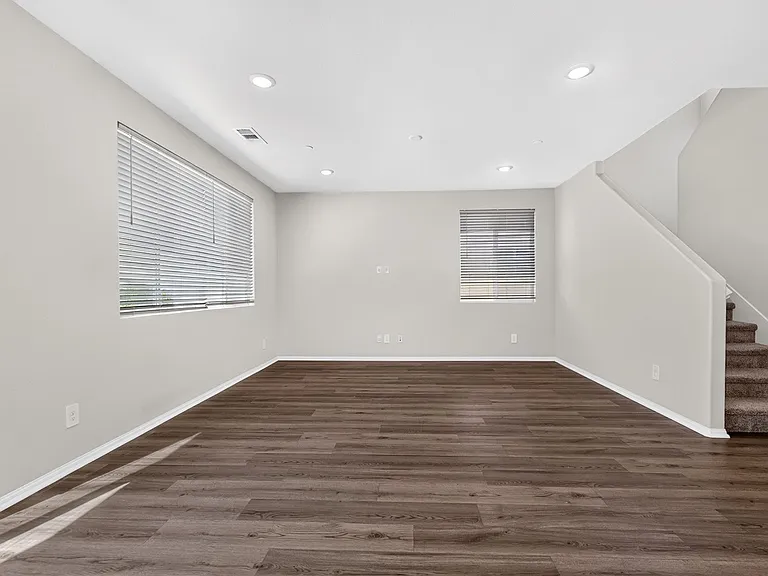 1037 Yuzu Way — Photo 5