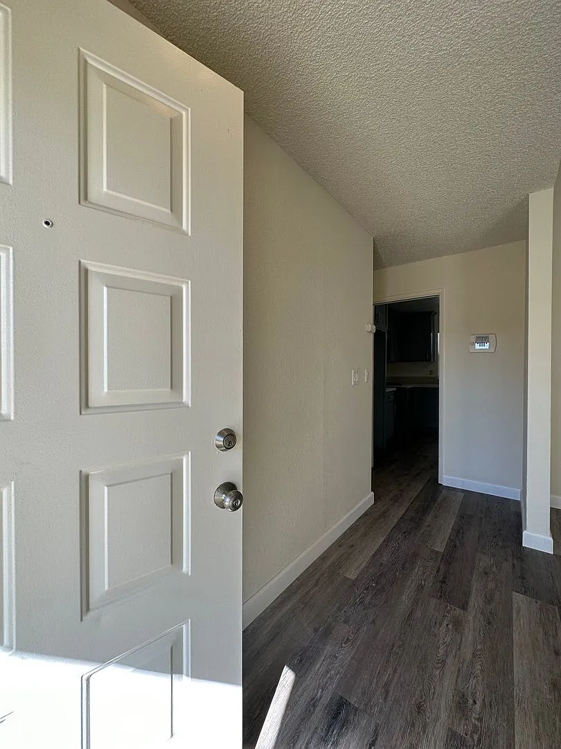 4 Bedroom Near Delta Shores — Photo 3