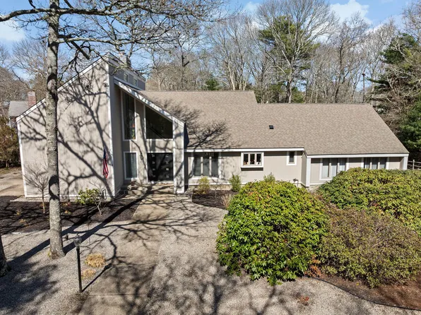 39 Fox Run Lane, Hatchville, MA 02536