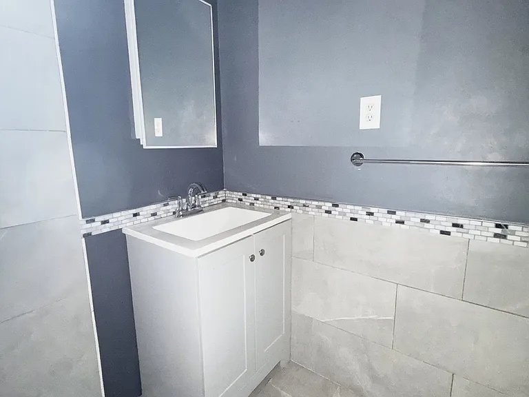 141 S 3rd Ave — Photo 14