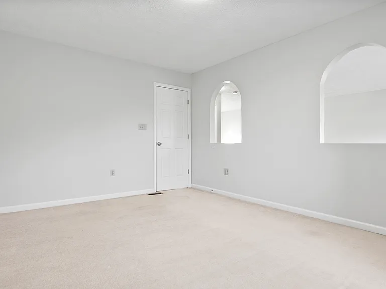 602 Cassandra Dr — Photo 36