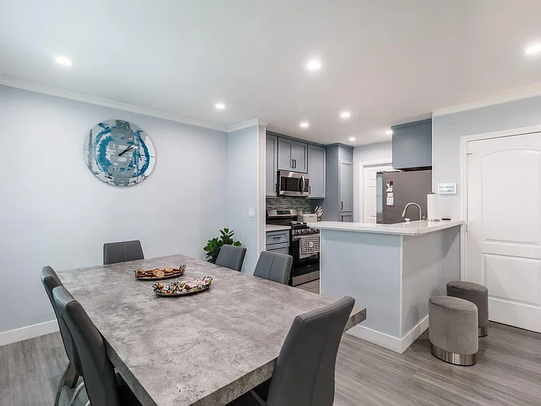 7046 De Celis Pl #6 — Photo 6