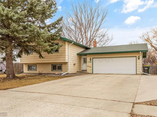 908 Meyer Blvd, West Fargo, ND 58078