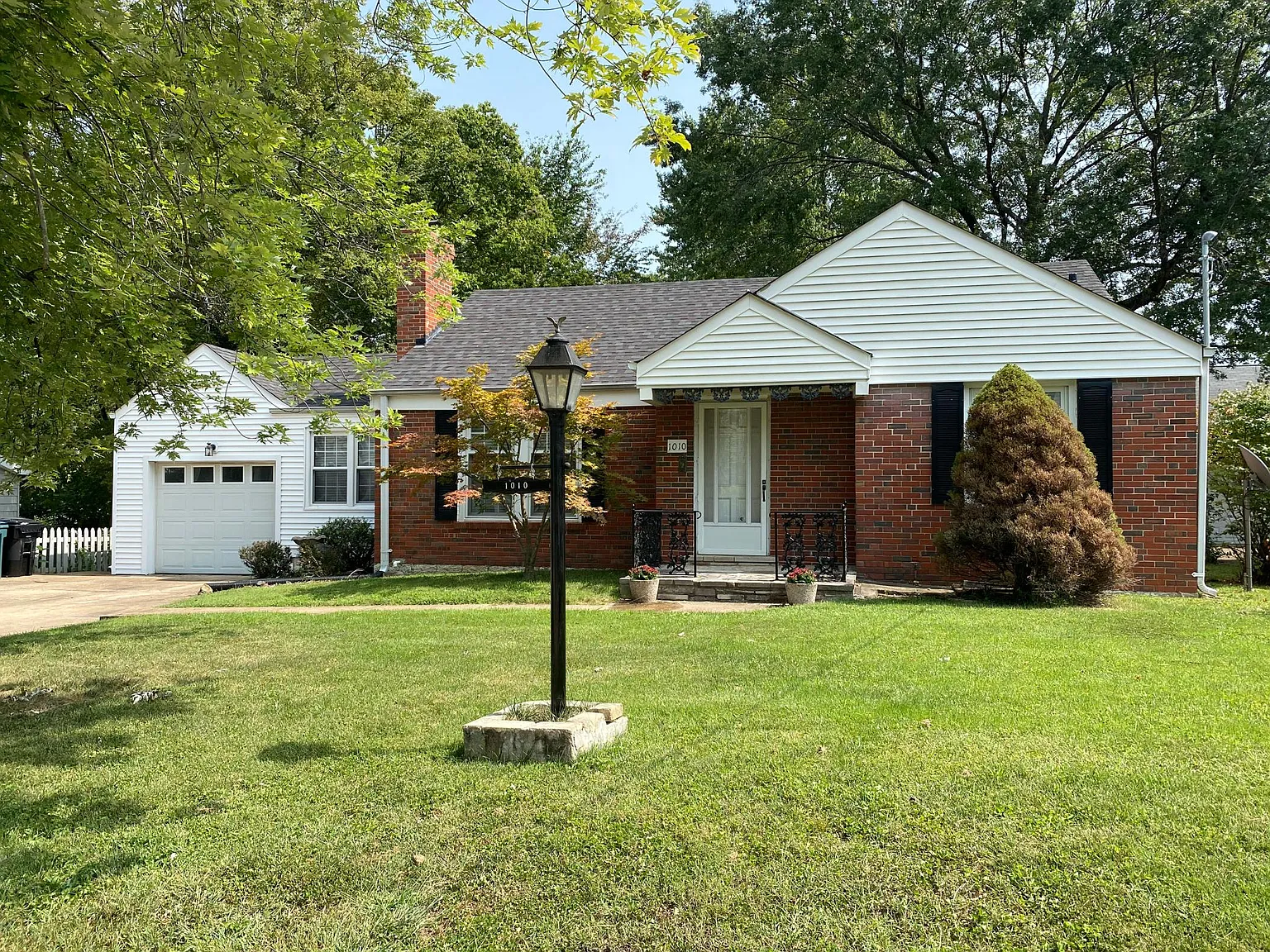 1010 N Clay Ave photo 1