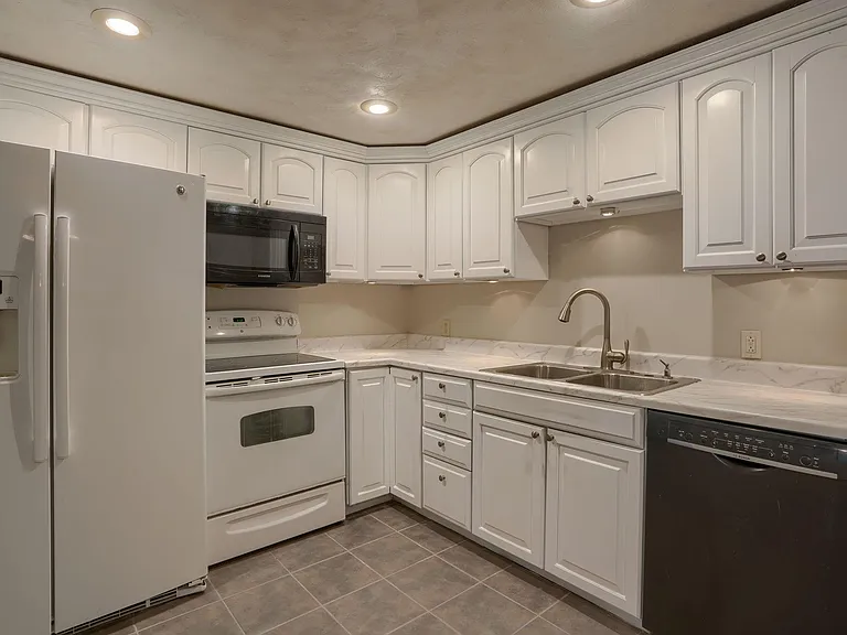 273 Shanahan Rd — Photo 10