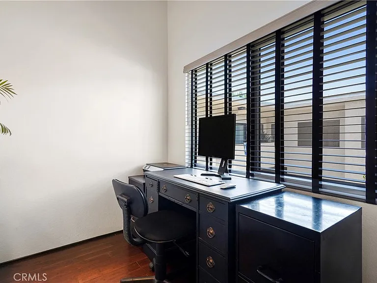 5805 Whitsett Ave #211 — Photo 5