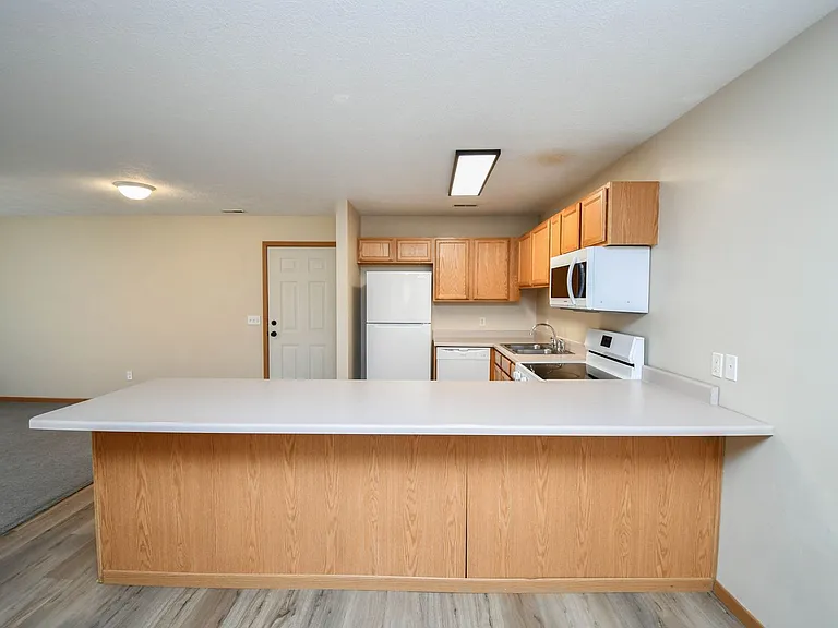 1422 E Redwood Blvd — Photo 8