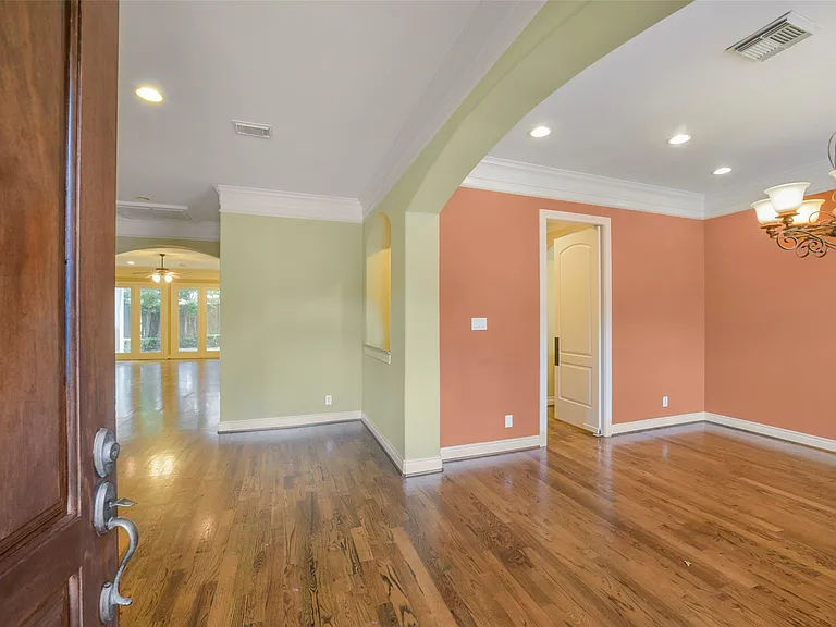 2307 Sheridan St — Photo 5