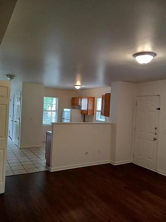 3 bed, 2.5 bath, 2930 sqft, $1,650 — Photo 4