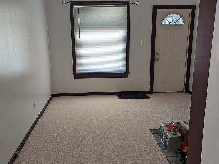 1216 Talbot Ct — Photo 2