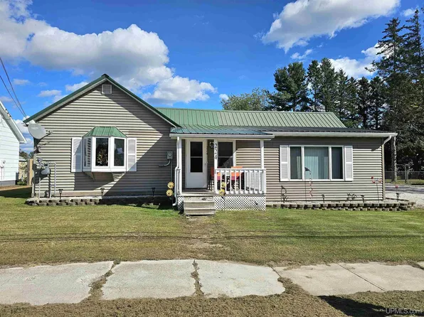 224 N 5th St, Manistique, MI 49854