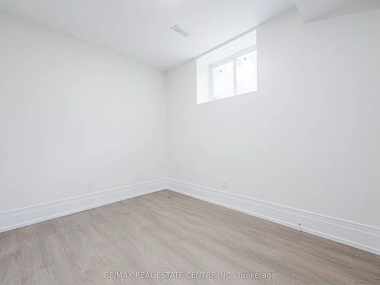 143 Balsam Dr — Photo 12