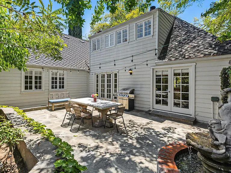 840 Victoria Dr — Photo 10