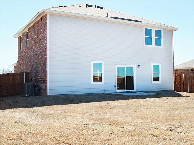 831 Lexington Ln — Photo 12
