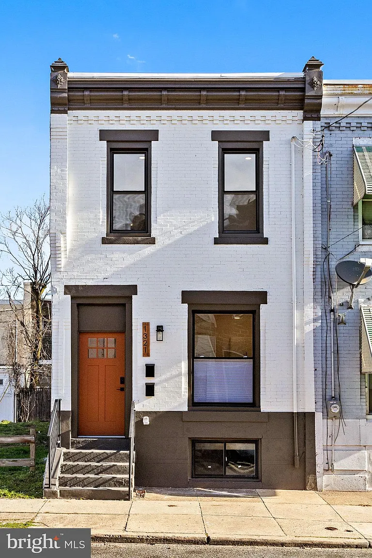 1321 W Somerset St photo 1