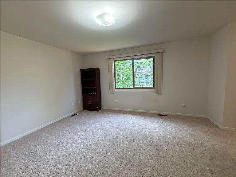 7043 Foxridge Dr — Photo 22