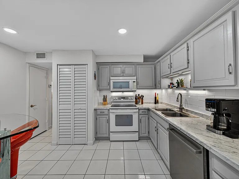 1370 S Ocean Blvd #306 — Photo 8