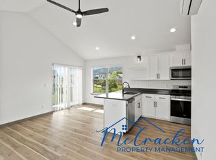 229 Gangnes Dr #B, Talent, OR 97540