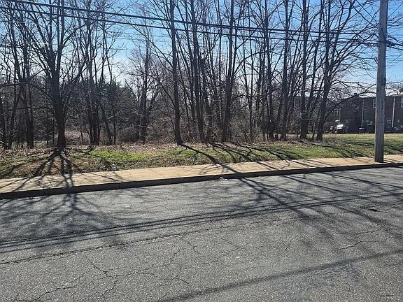 4th image of 1218 Norwalk Rd