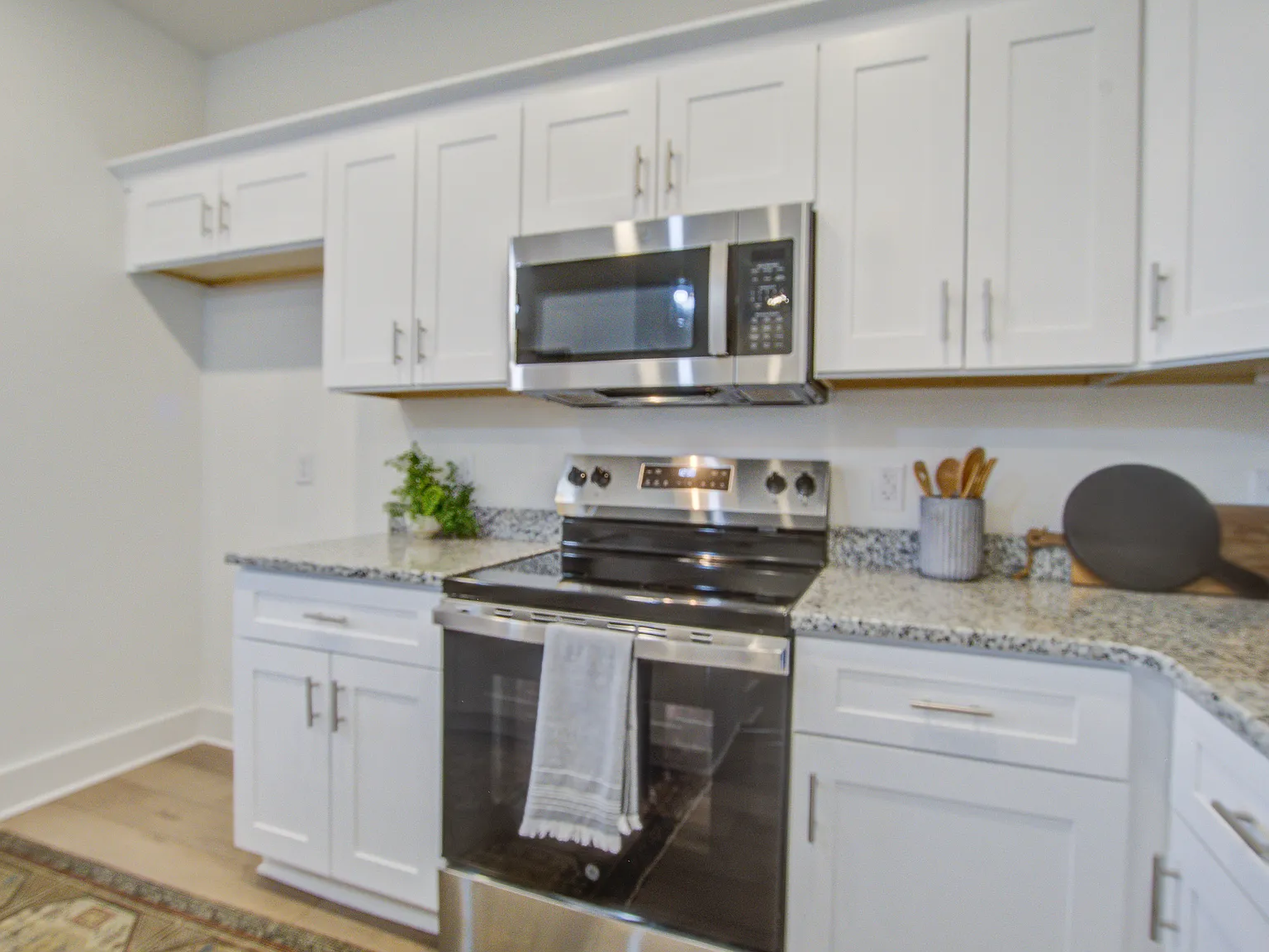 3 bed, 2.5 bath, 1890 sqft, $2,290 — Photo 4