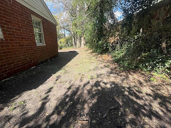 4th image of 944 Booker Ave