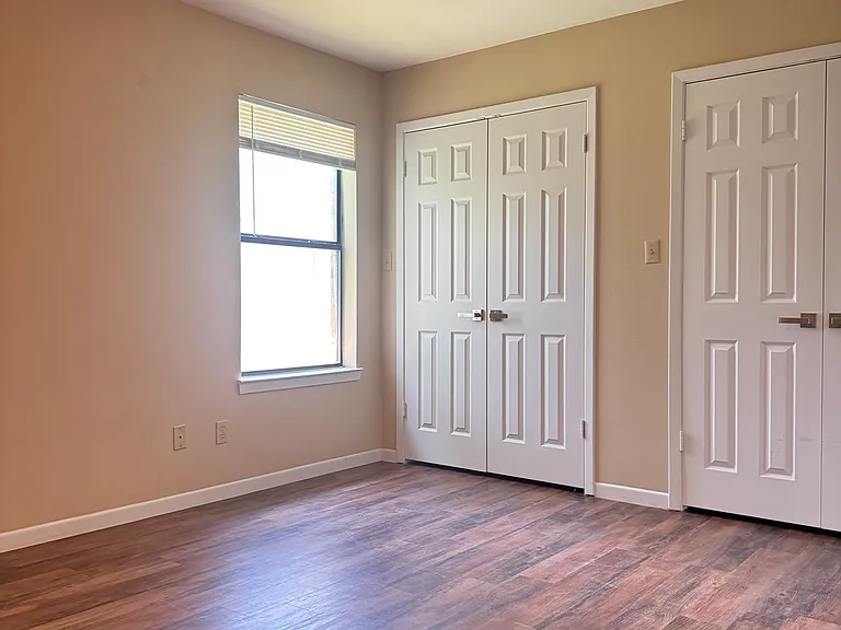2527 Westminster Dr — Photo 10