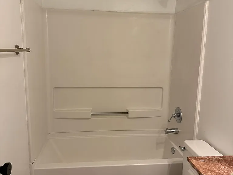 13 Forest Cove Cv — Photo 15
