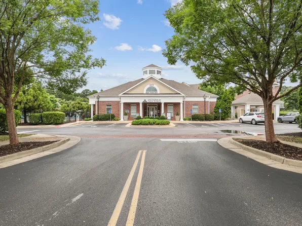 The Pointe At New Town